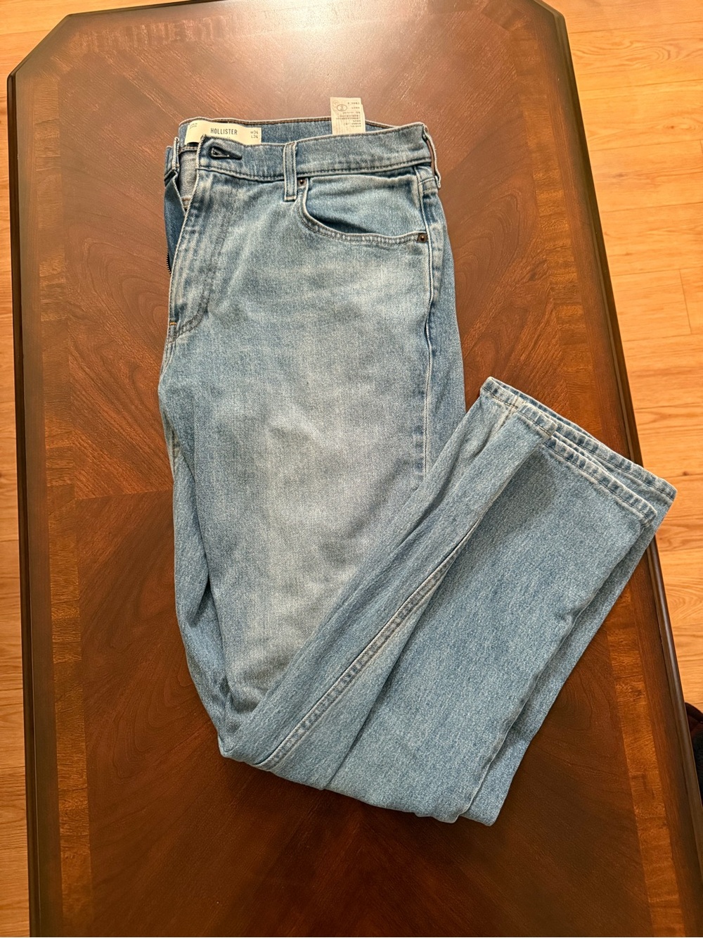 Hollister Men’s Light Blue Relaxed Fit Jeans 34 length and 34 waist